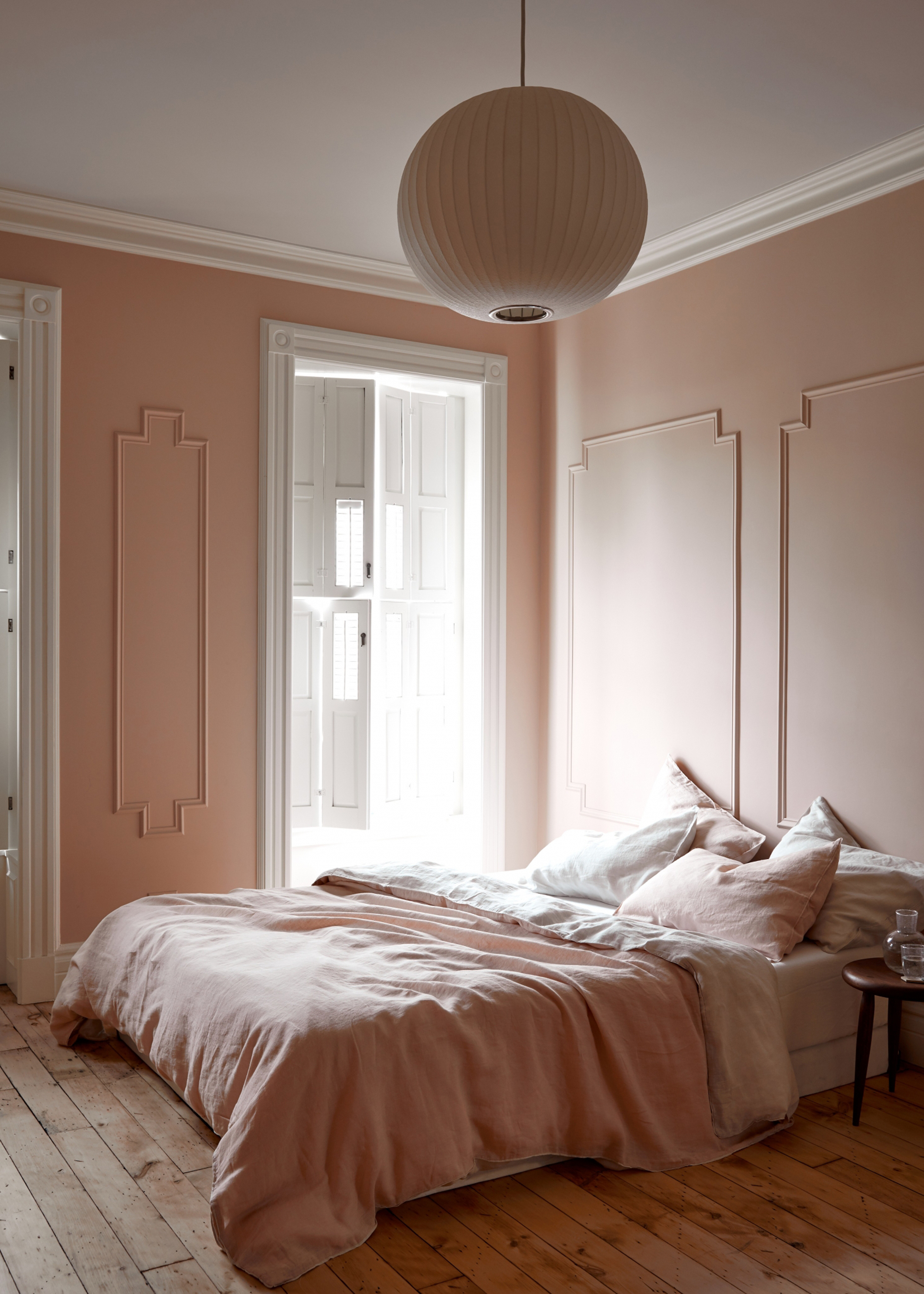 Modern Victorian Pink Bedroom Moulding Large Windows - Pink Monochrome Bedroom - HD Wallpaper 