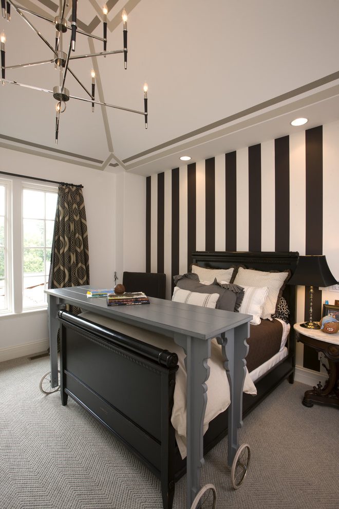 Unusual End Tables Bedroom Mediterranean With Sleigh - Chandelier Bedroom Sleigh Bed - HD Wallpaper 