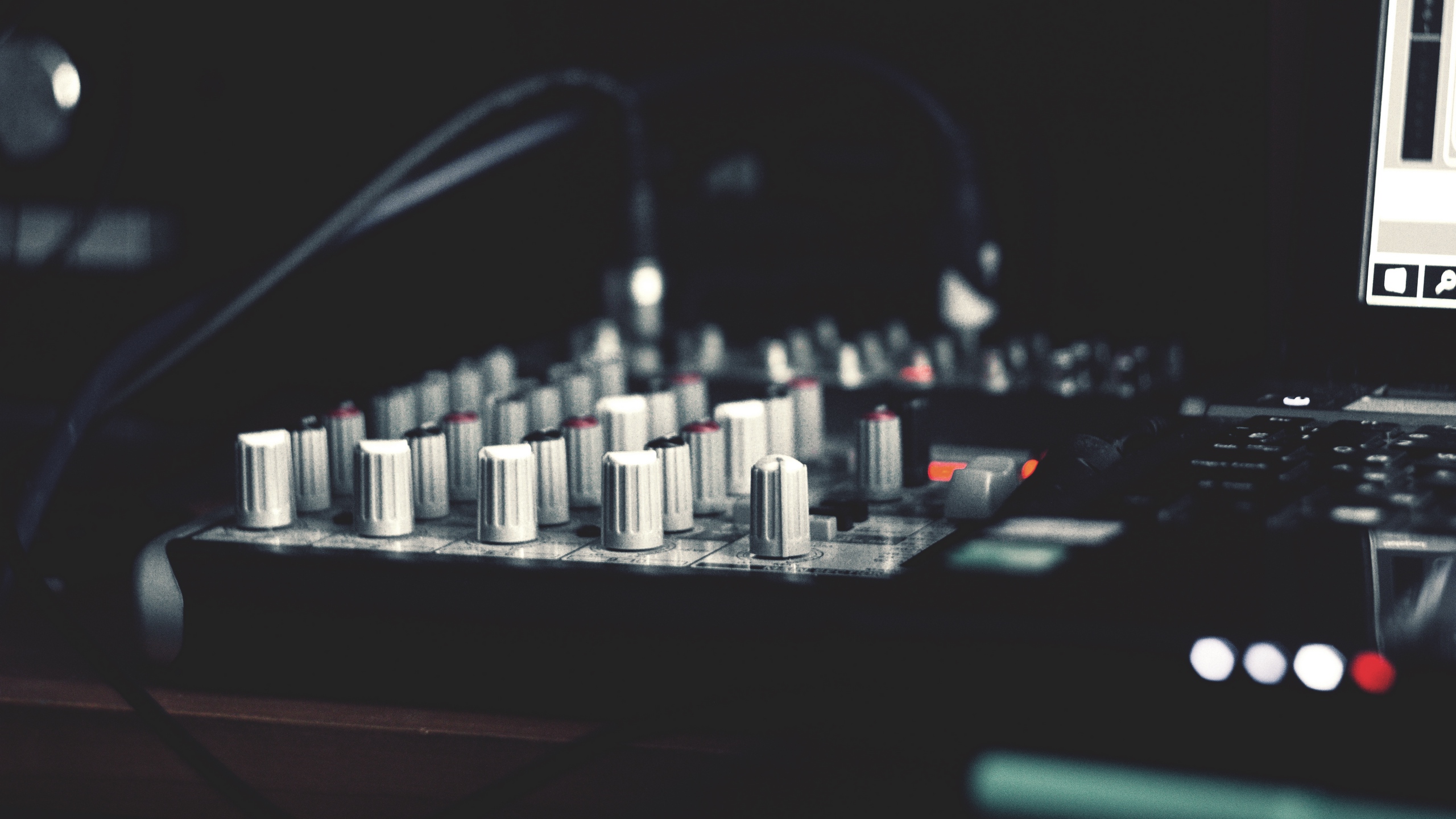 Wallpaper Mixing Console, Installation, Music - 2560 X 1440 Music - HD Wallpaper 