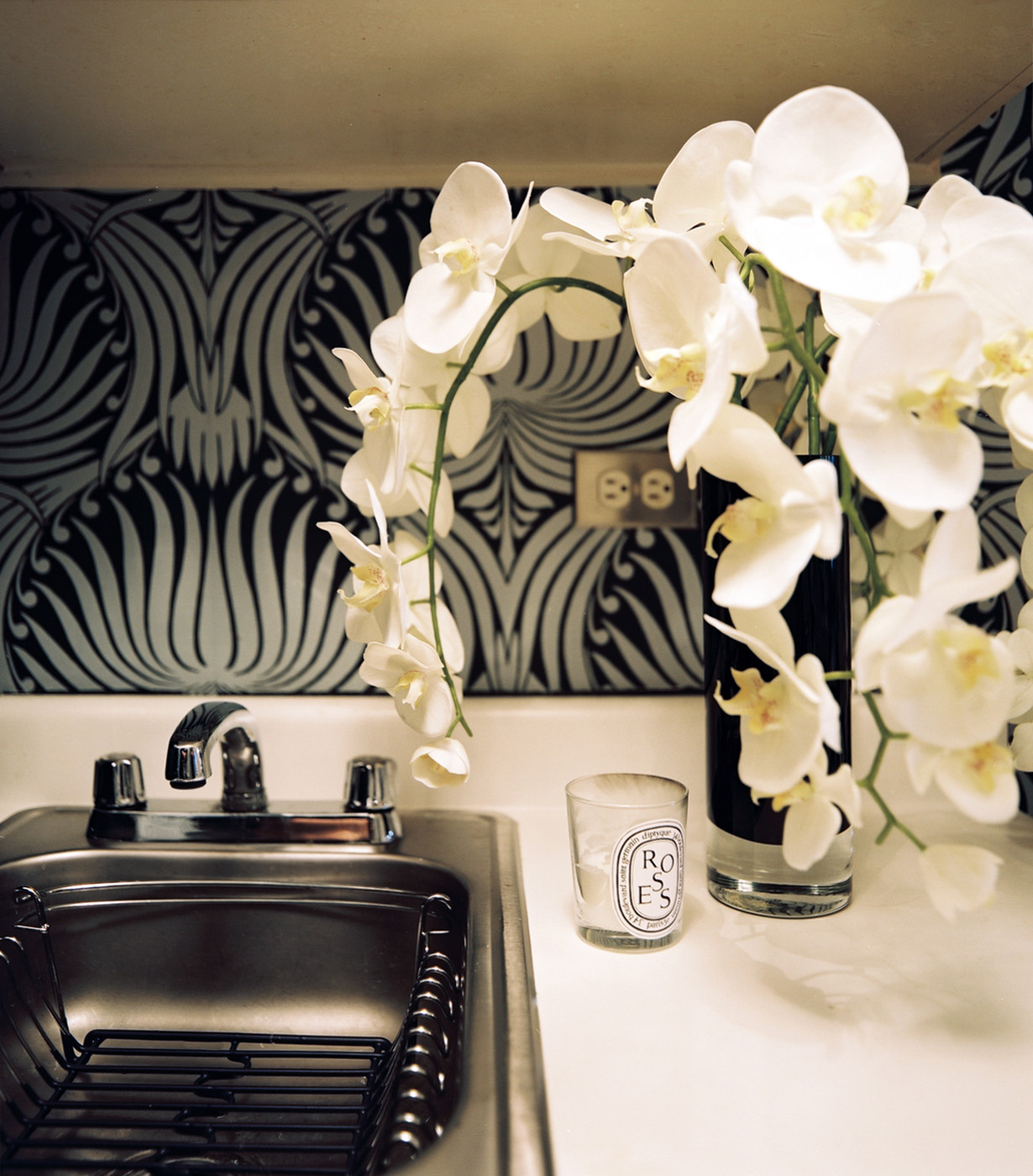 Black Hollywood Regency Photos 
id Currentpic 
src - Sink - HD Wallpaper 