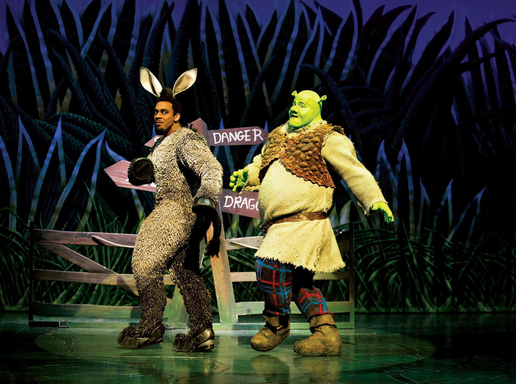 Donkey And Dean Chisnall In Shrek The Musical - Donkey In Shrek Musical Uk - HD Wallpaper 