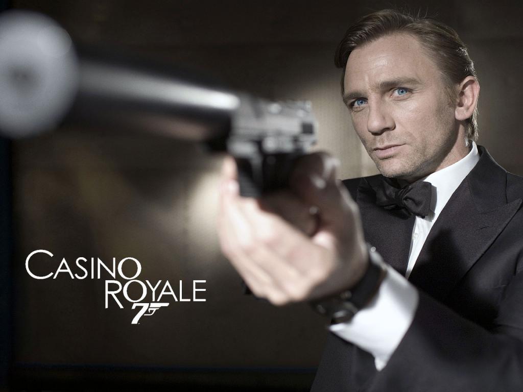 Casino Royale Wallpaper - Silenced Pistols In Movies - HD Wallpaper 