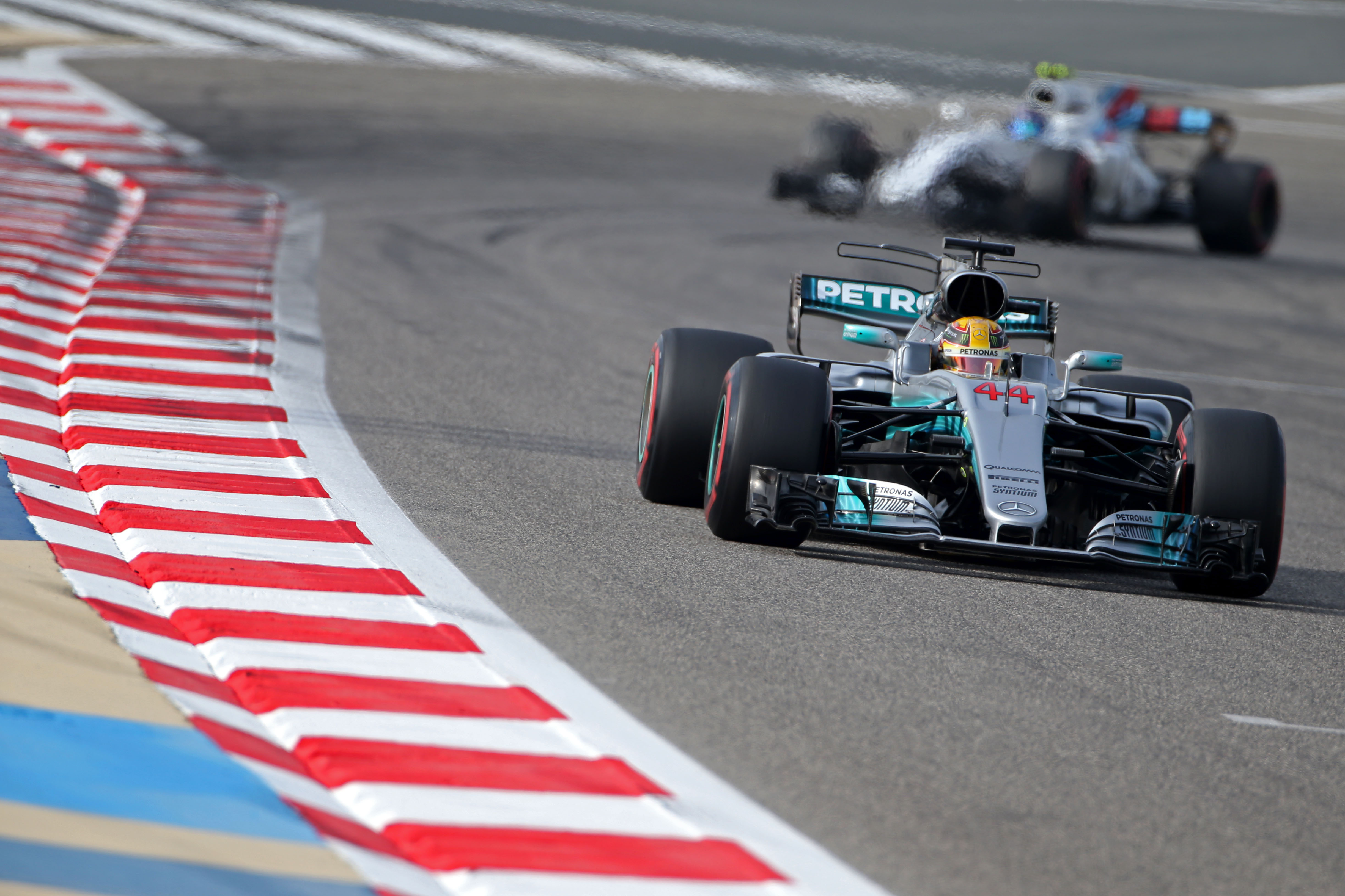 Lewis Hamilton F1 2017 - HD Wallpaper 