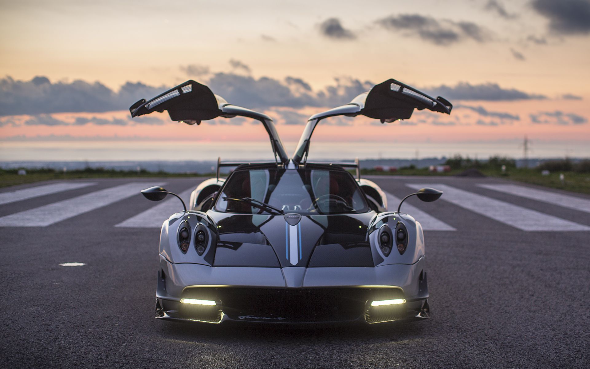 2017 Pagani Huayra Bc - HD Wallpaper 