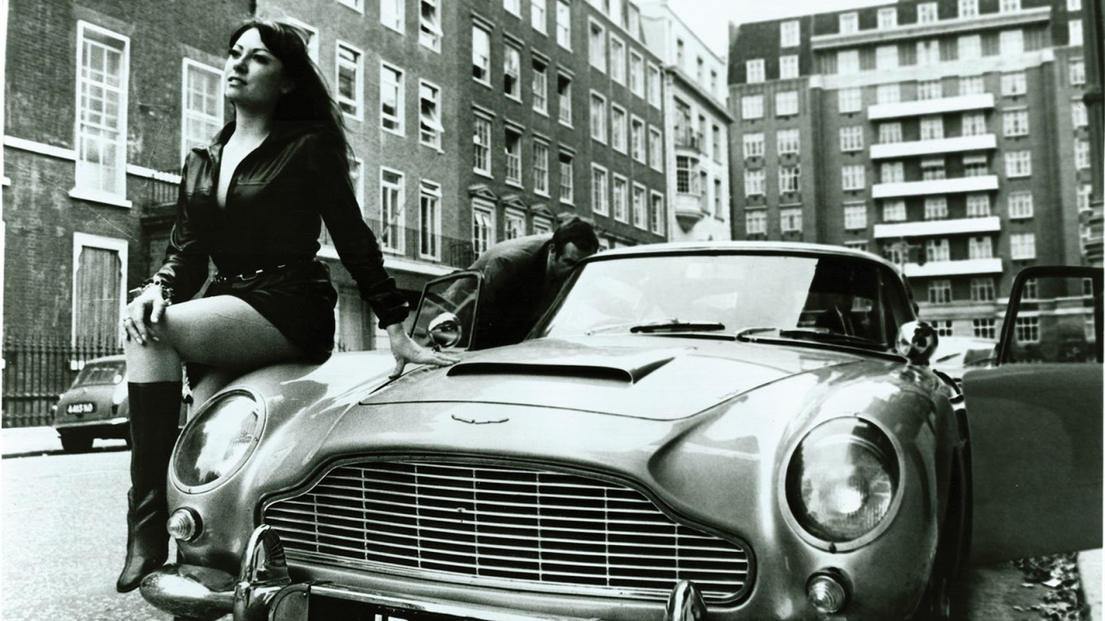 Aston Martin Db5 James Bond Hd Wallpapers - James Bond Wallpapers Hd - HD Wallpaper 