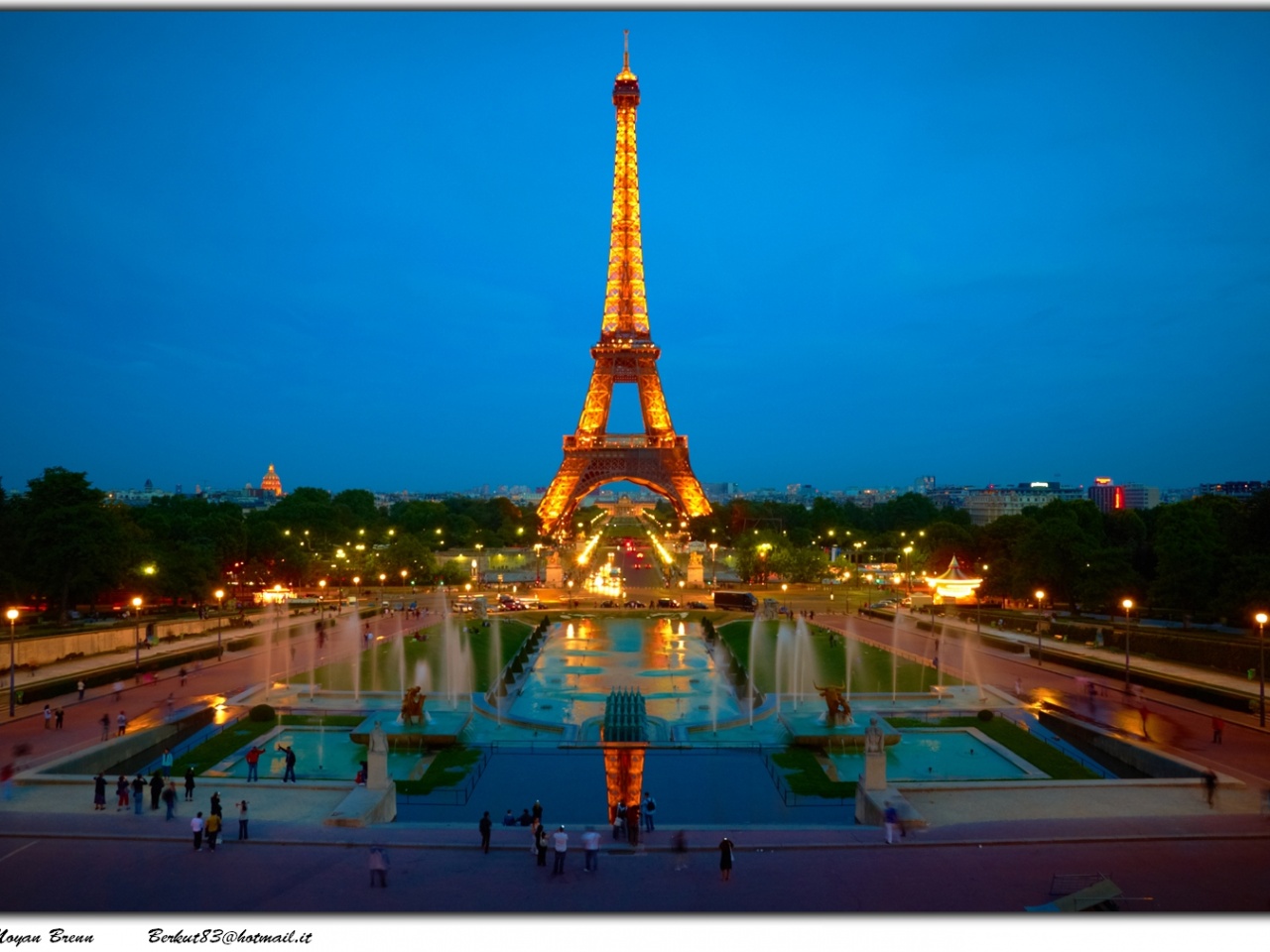 Paris Eiffel Tower Wallpaper 1280x960, - Eiffel Tower - HD Wallpaper 