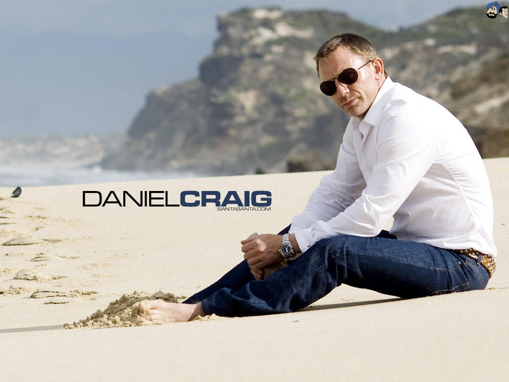 Daniel Craig Wallpaper - Daniel Craig Flashbacks Of A Fools - HD Wallpaper 