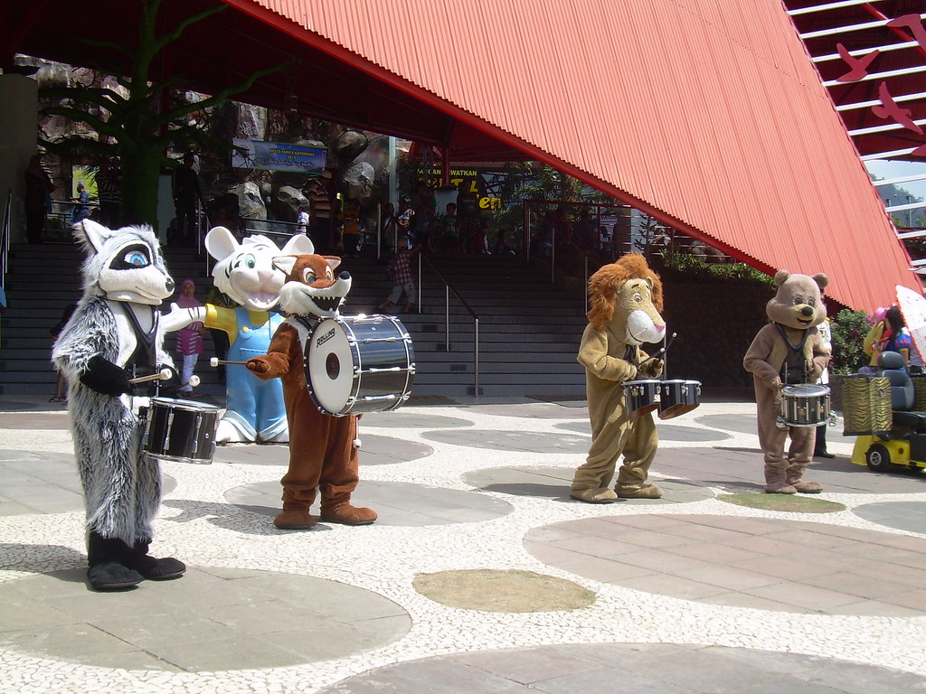 Pedestrian - HD Wallpaper 