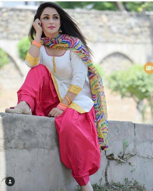 Punjabi Girl In Salwar Suit Sitting Outdoor Wallpaper - White Suit Designs Punjabi - 640x800 Wallpaper Punjabi Girl In Salwar Suit Sitting Outdoor Wallpaper - White Suit Designs Punjabi - 640x800 Wallpaper