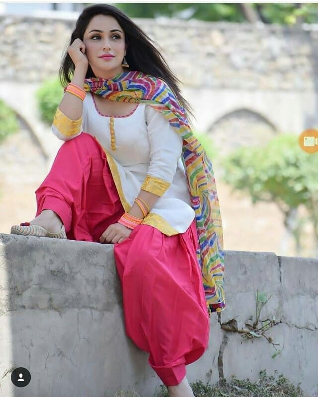 Punjabi Girl In Salwar Suit Sitting Outdoor Wallpaper - White Suit Designs Punjabi - HD Wallpaper 