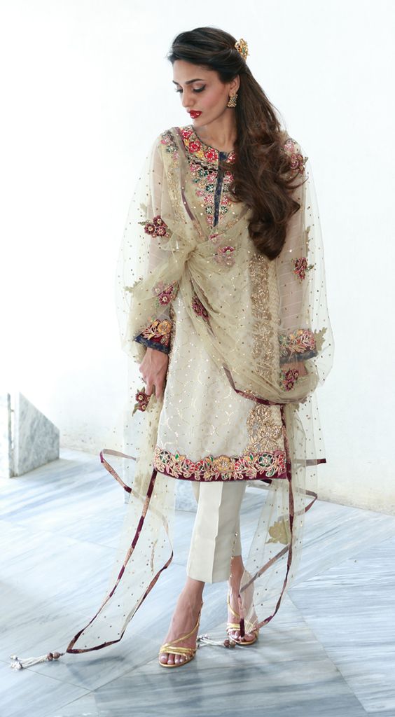 Beautiful Girls In White Punjabi Suits - White Suit Ladies Hd - HD Wallpaper 