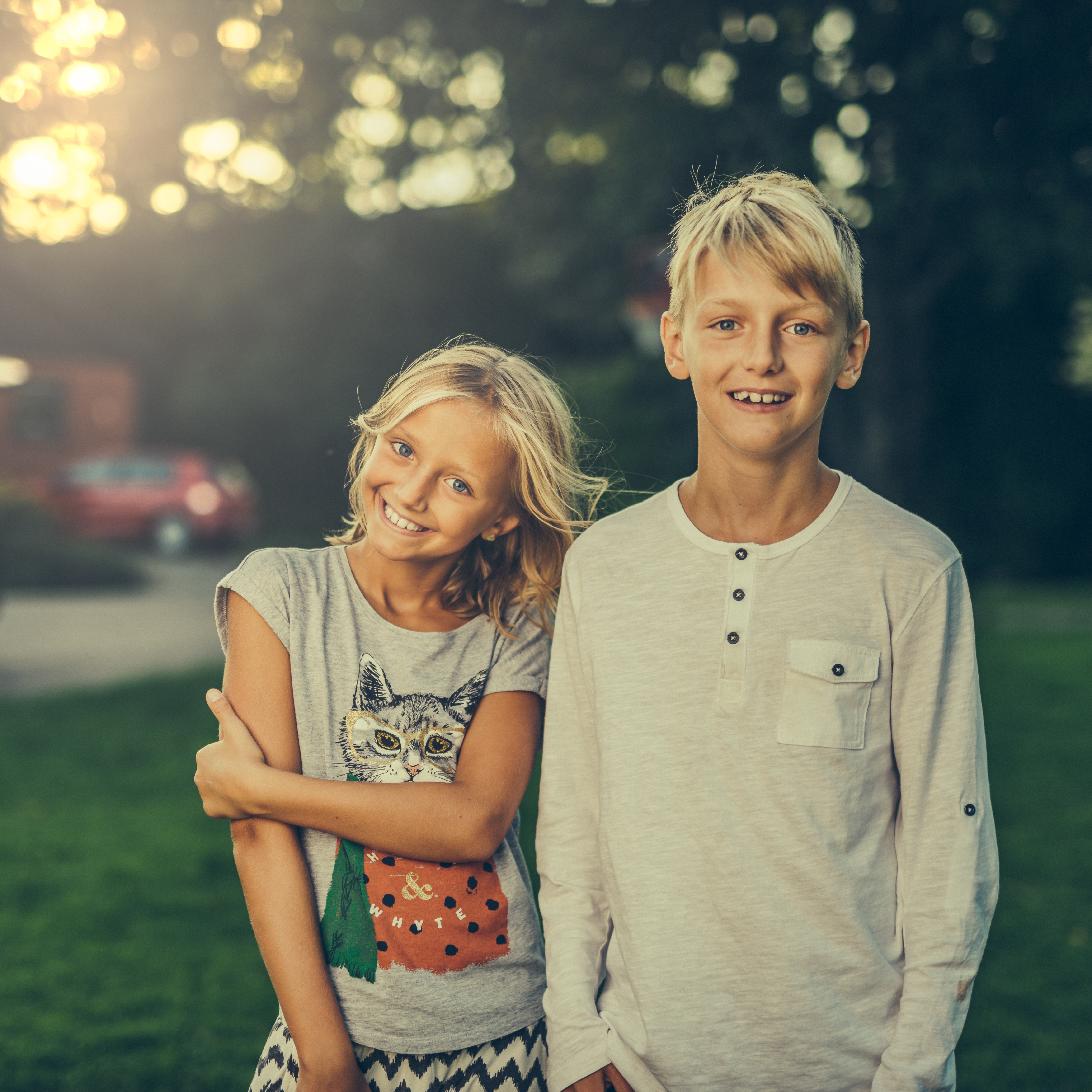 Boy Blonde Hair And A Girl - HD Wallpaper 