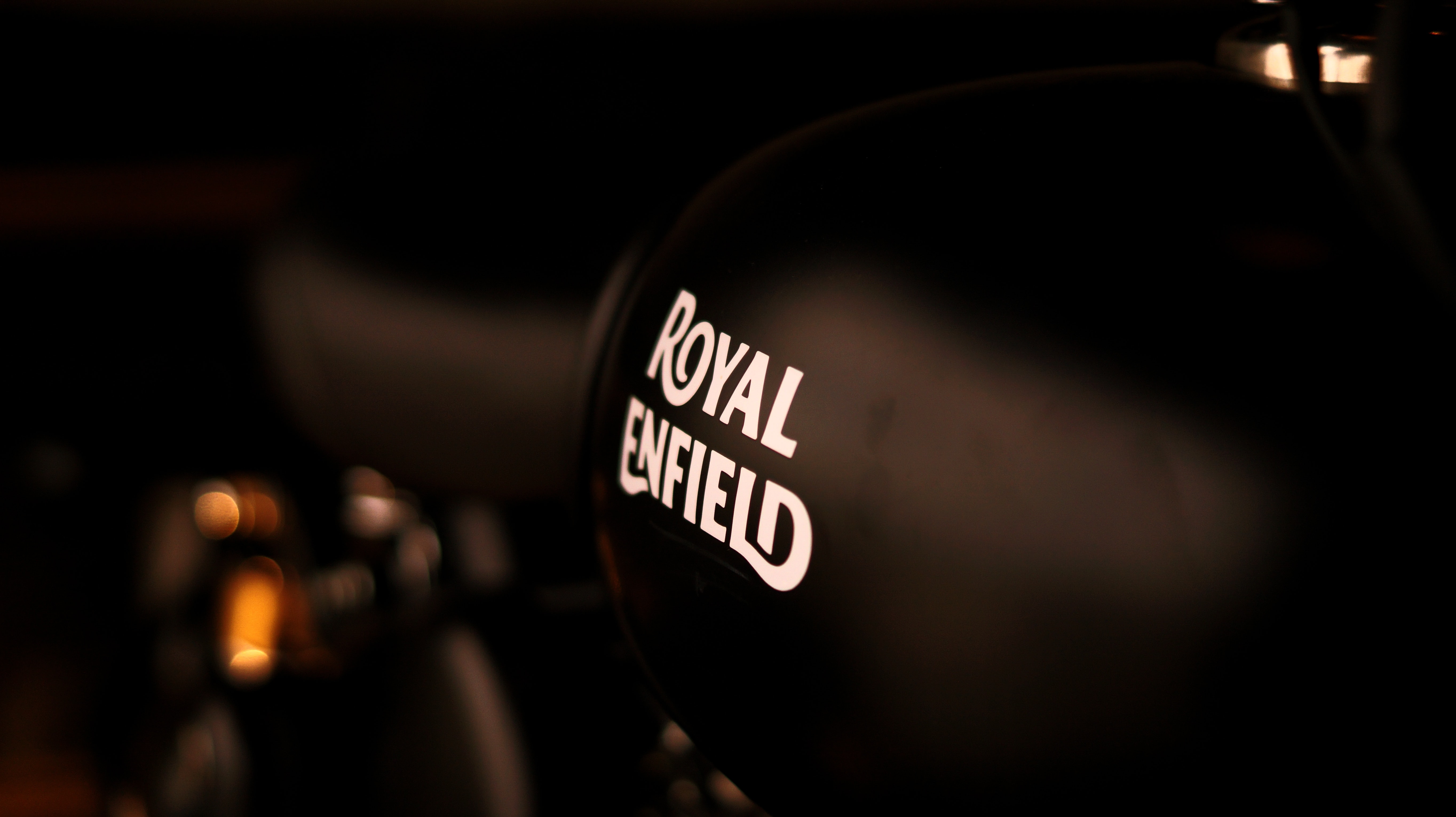 Royal Enfield Pics Hd - HD Wallpaper 
