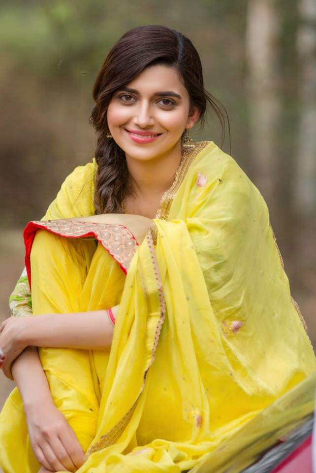 Nimrat Khaira - Nimrat Khaira In Punjabi Suit - HD Wallpaper 