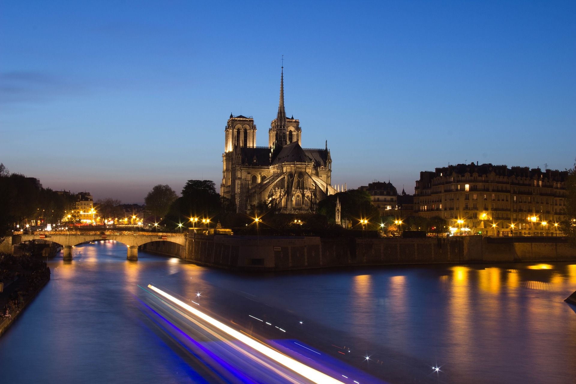 Paris At Night Wallpaper Free Download - Aujourdhui Notre Dame De Paris Projet Reconstruction - HD Wallpaper 