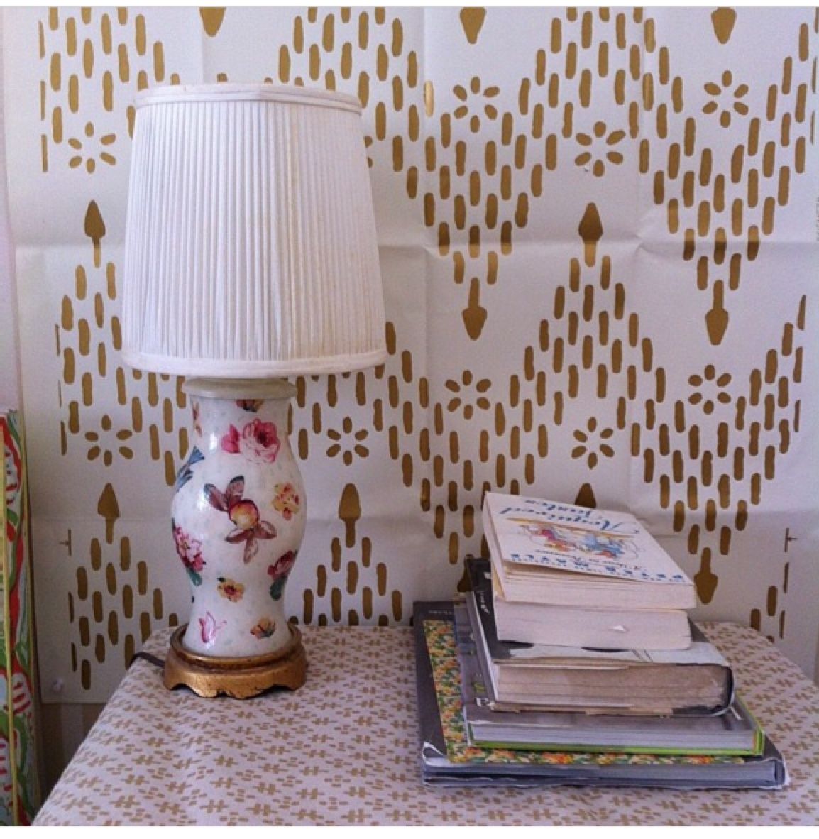 Sister Parish - HD Wallpaper 