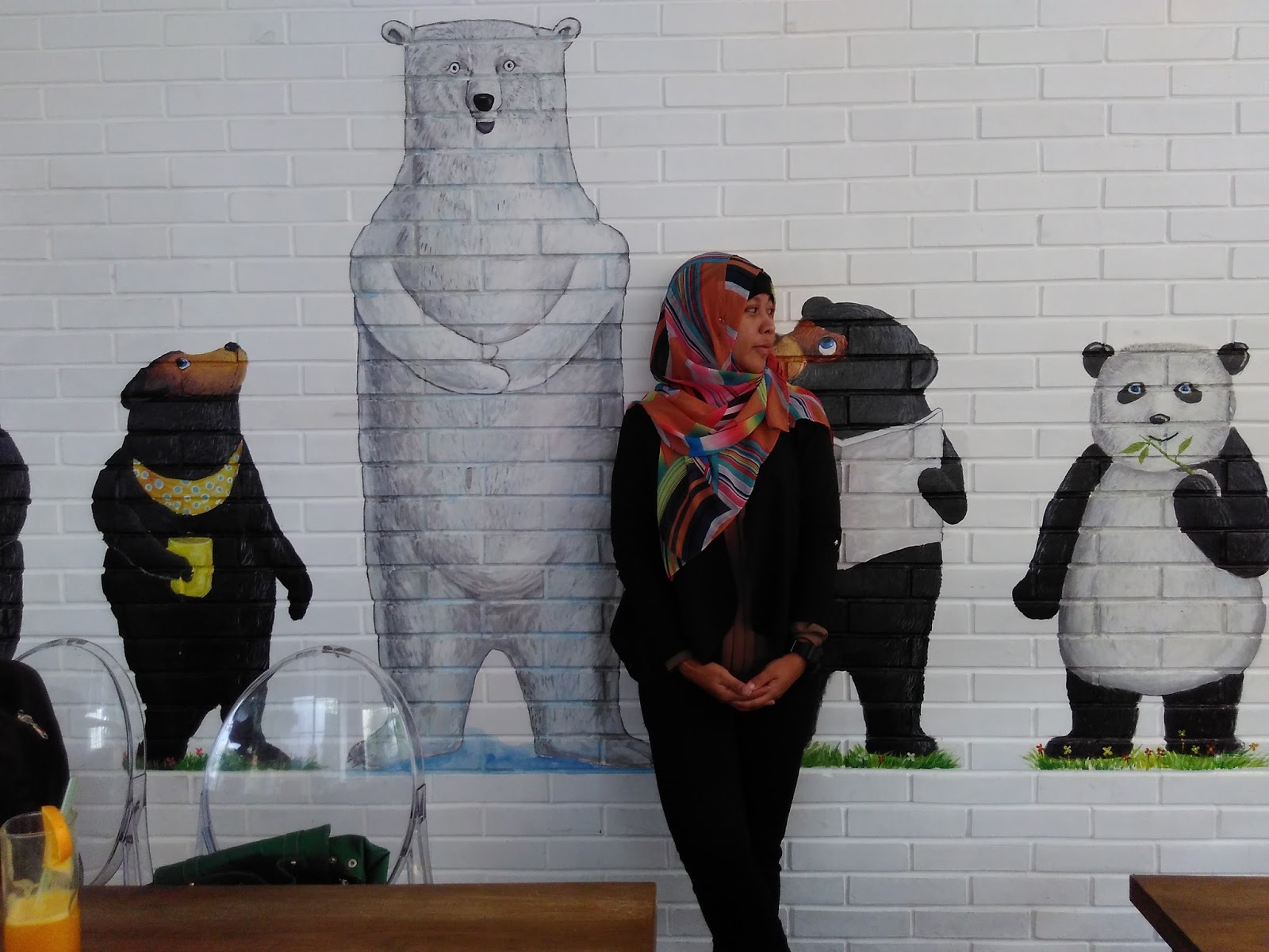 Roasted Bear Cafe Jogja - HD Wallpaper 