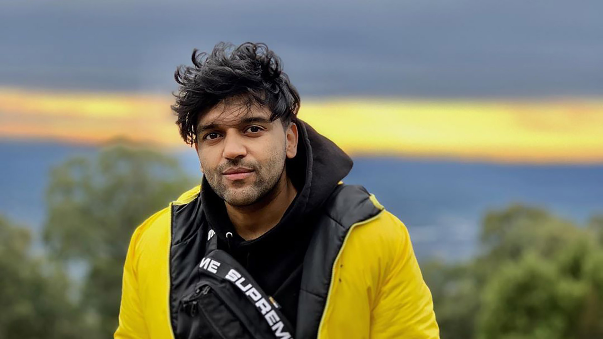 Guru Randhawa Wallpaper - Guru Randhawa New Pic Hd - HD Wallpaper 