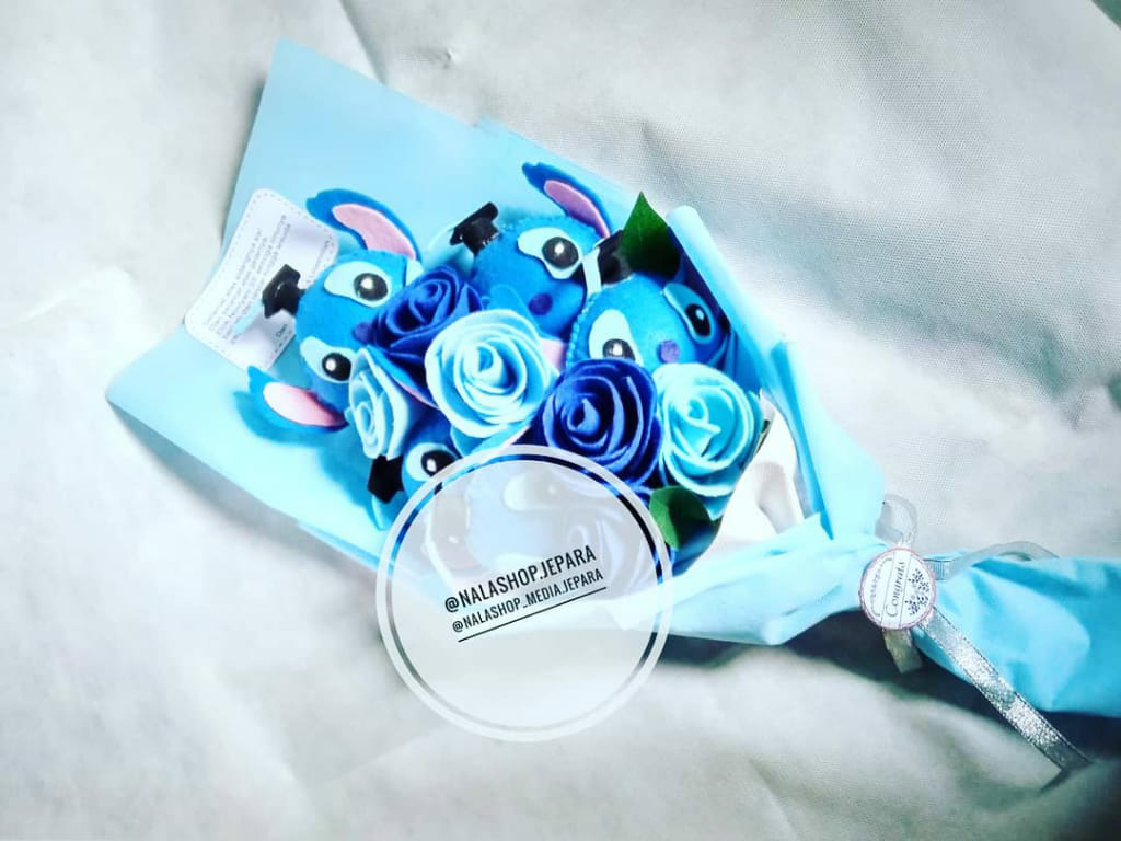 Buket Bunga Flanel Boneka Stitch - Buket Bunga Boneka Dari Flanel - HD Wallpaper 