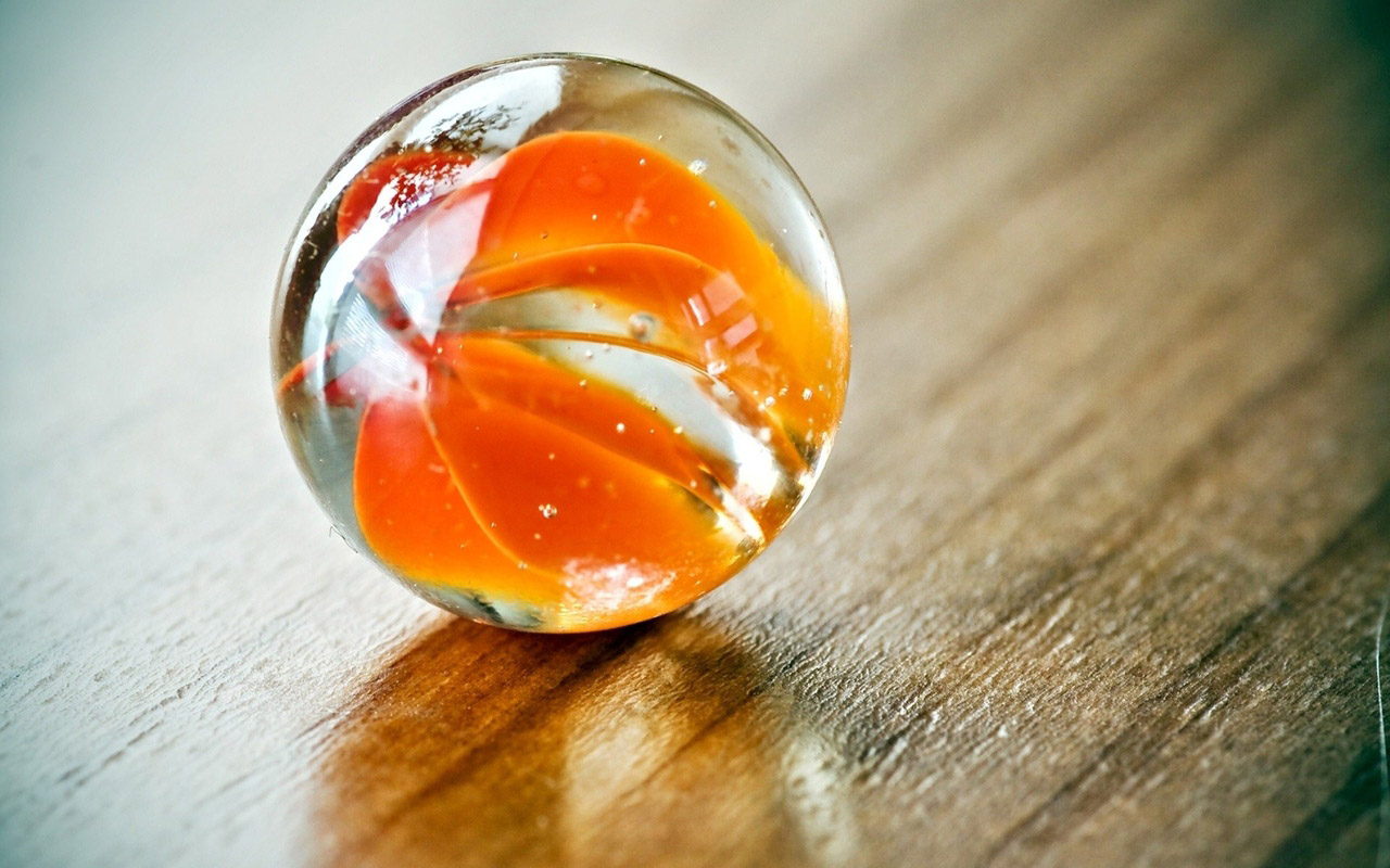 3d Orange Glass Ball Wallpaper - Hd Wallpaper Glass Marbles - HD Wallpaper 