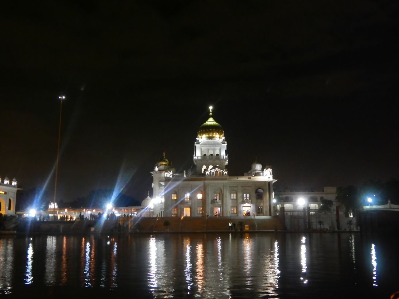Gurudwara Bangla Sahib, New Delhi - Delhi City Night - HD Wallpaper 