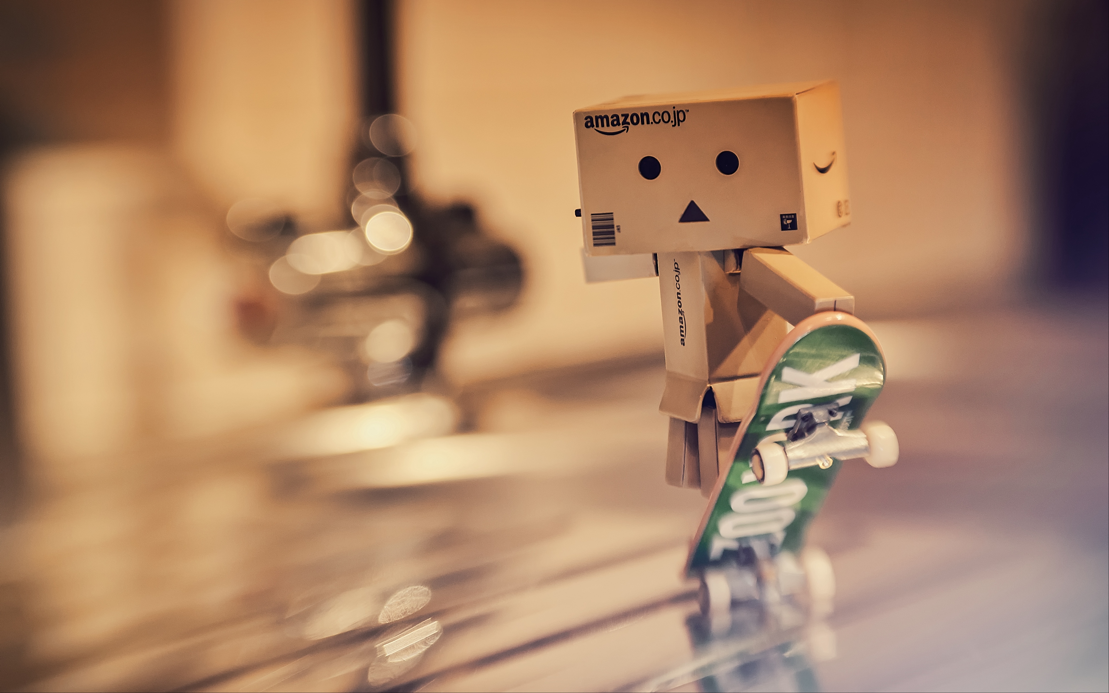 Wallpaper Danbo, Cardboard Robot, Skateboard, Blur - HD Wallpaper 