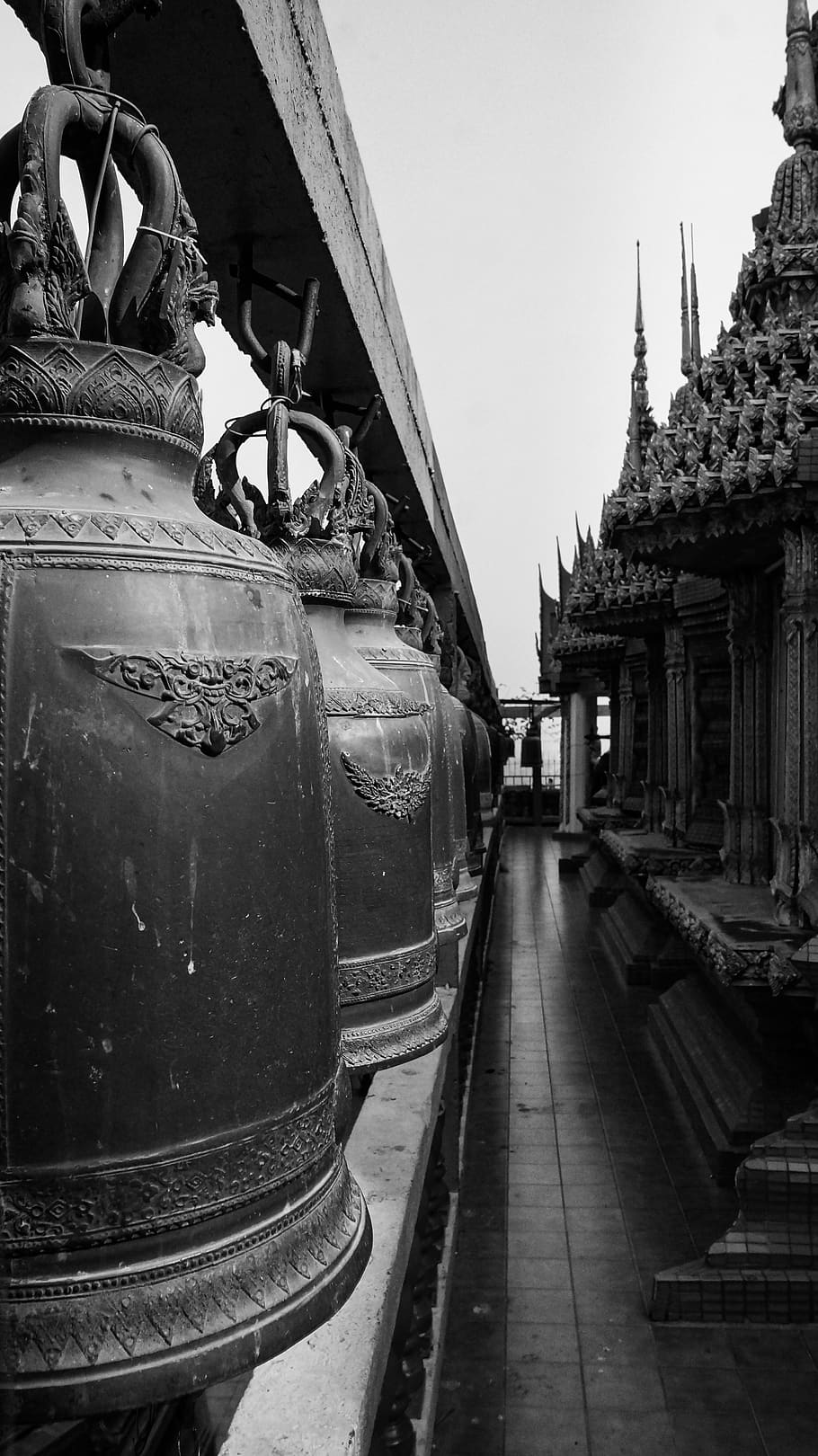 Bell, Black And White, Tiger Cave Temple, Kanchanaburi, - Photography - HD Wallpaper 