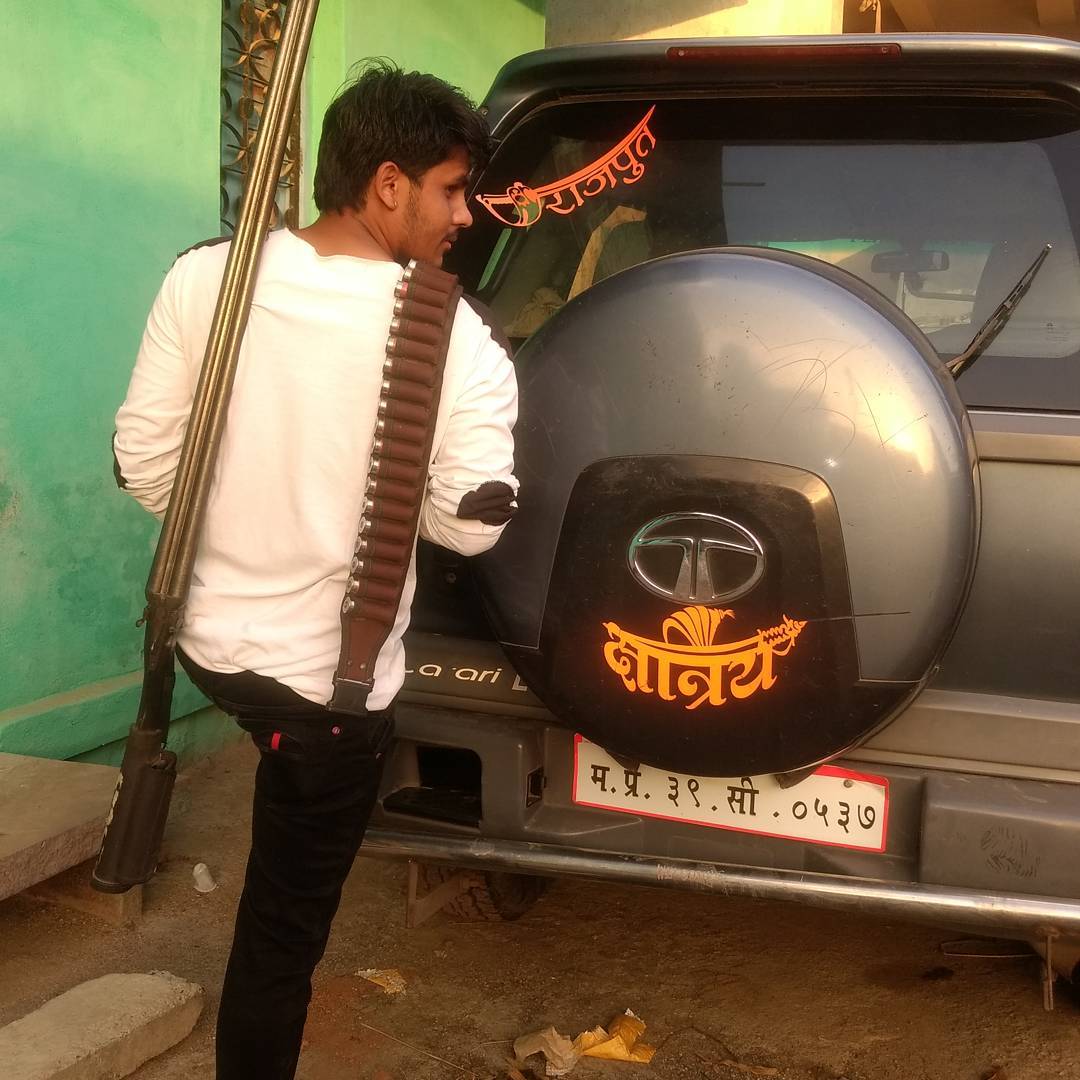 Rajput Hindi Status Quotes - Rajput Gun Status In Hindi - HD Wallpaper 