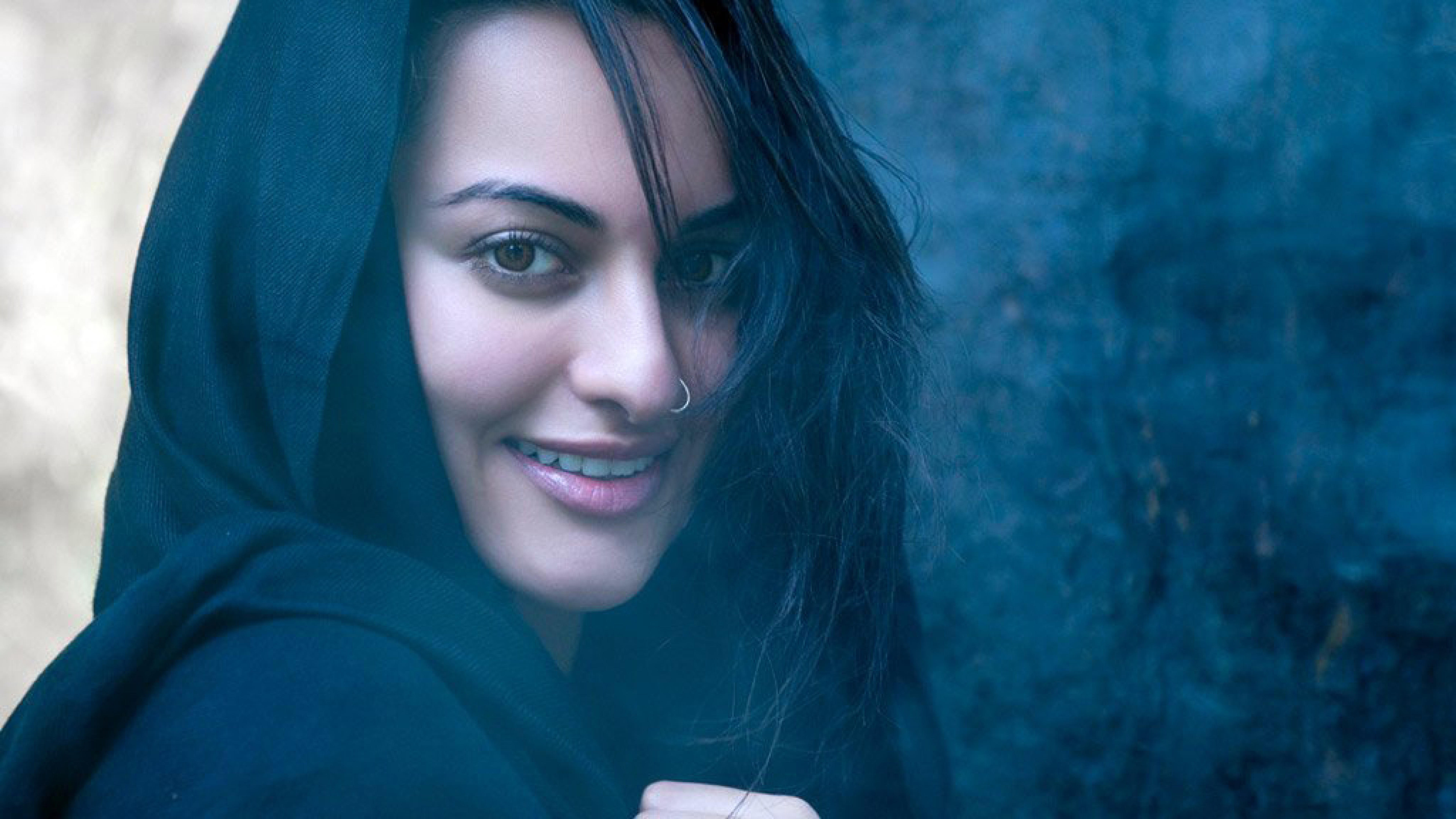 Sonakshi Sinha Hd Pick - HD Wallpaper 