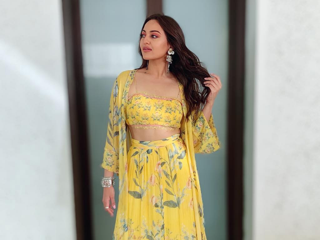 Sonakshi Sinha - Sonakshi Sinha Recent Outfits - HD Wallpaper 