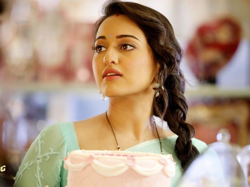 Sonakshi Sinha In Dabangg 2 - HD Wallpaper 