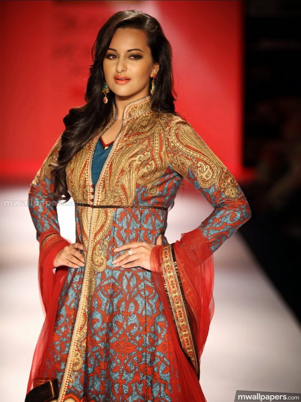 Sonakshi Sinha Hot Hd Photos (23643) - Sonakshi Sinha Hd Wallpapers Red - HD Wallpaper 