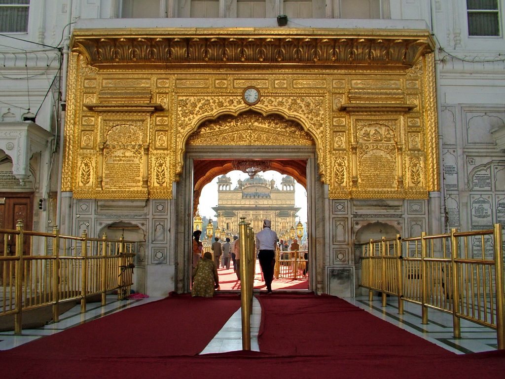 Entrance To Golden Temple, Amritsar - Golden Temple In Amritsar Inside - HD Wallpaper 