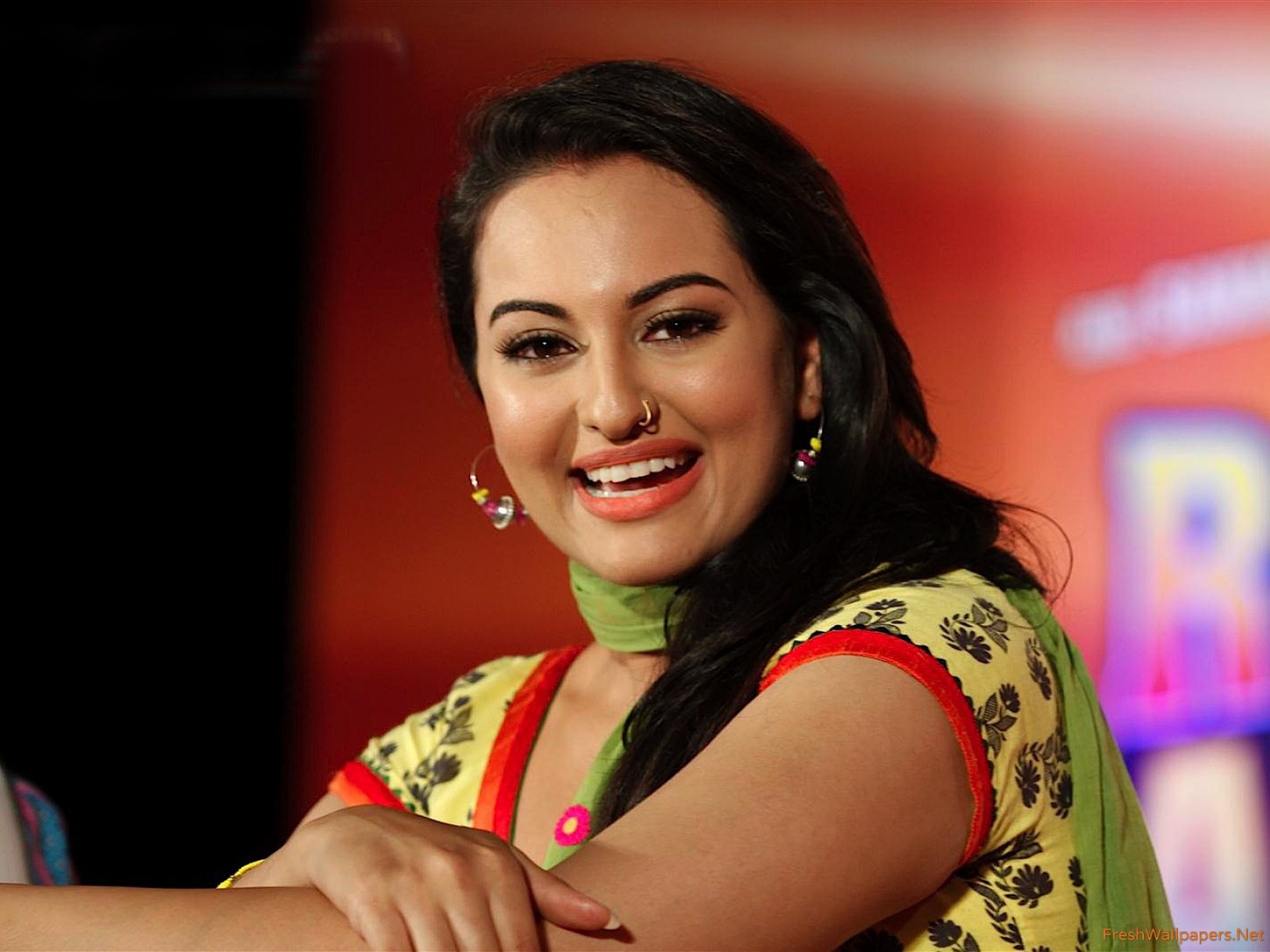 Sonakshi Sinha Full Hd - HD Wallpaper 