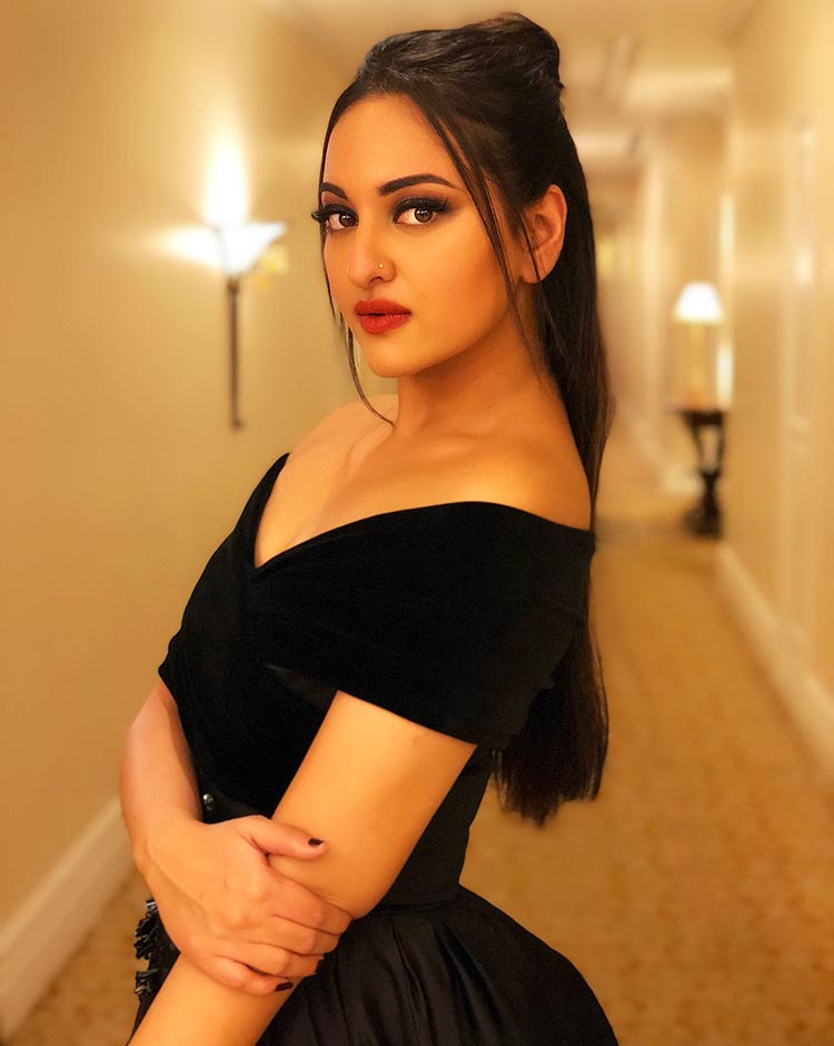 Hot Sonakshi Sinha Photo - Sonakshi Sinha Hot And Sexy - 750x940 Wallpaper Hot Sonakshi Sinha Photo - Sonakshi Sinha Hot And Sexy - 750x940 Wallpaper