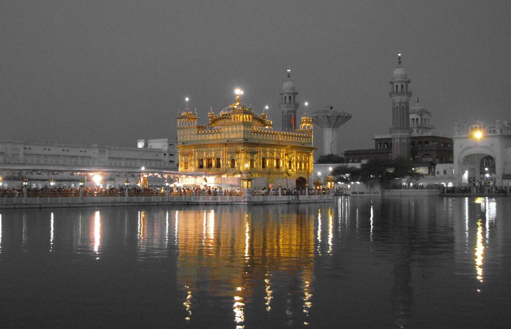 Golden Temple At Night - HD Wallpaper 