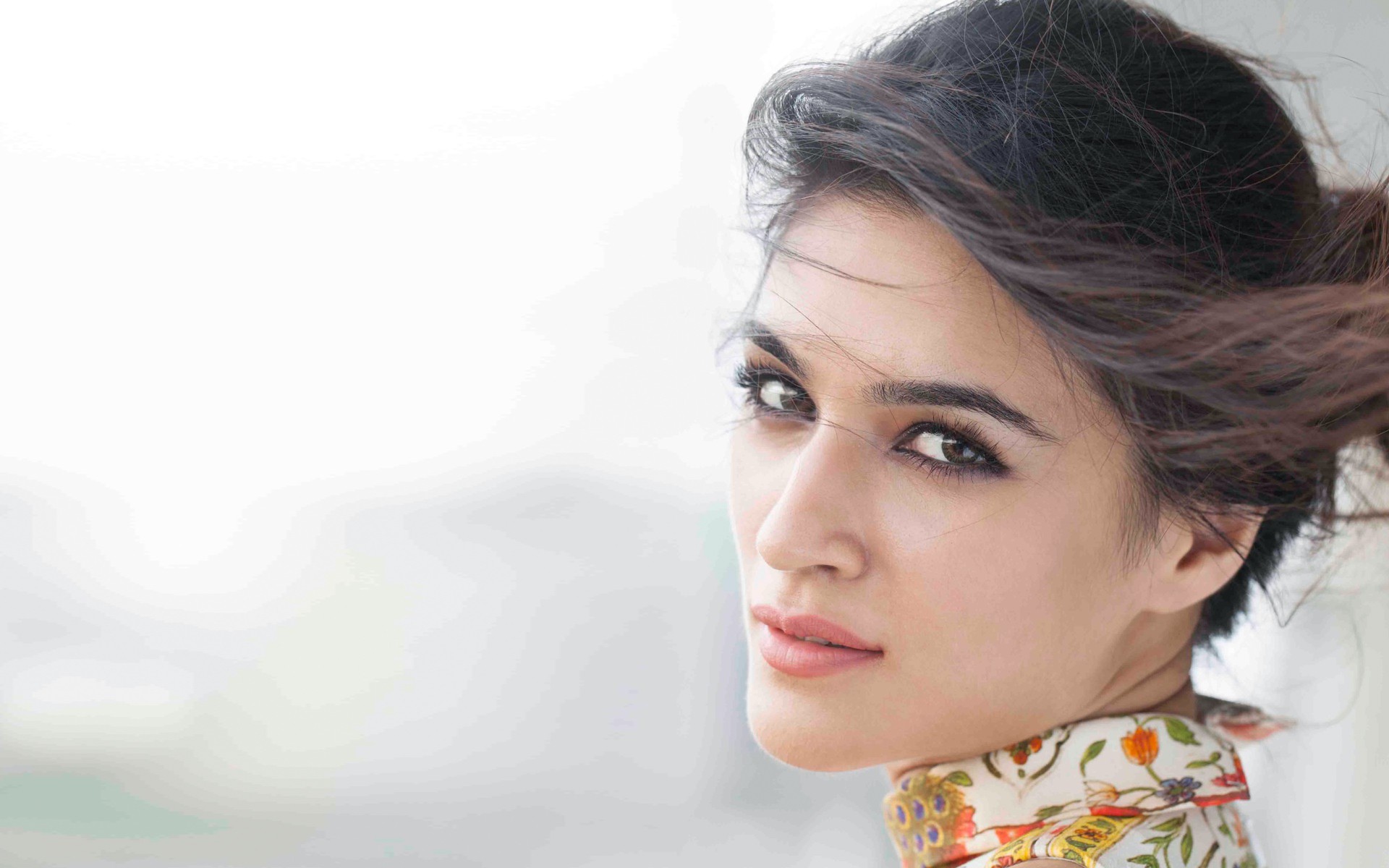 Kriti Sanon Hd Face - HD Wallpaper 
