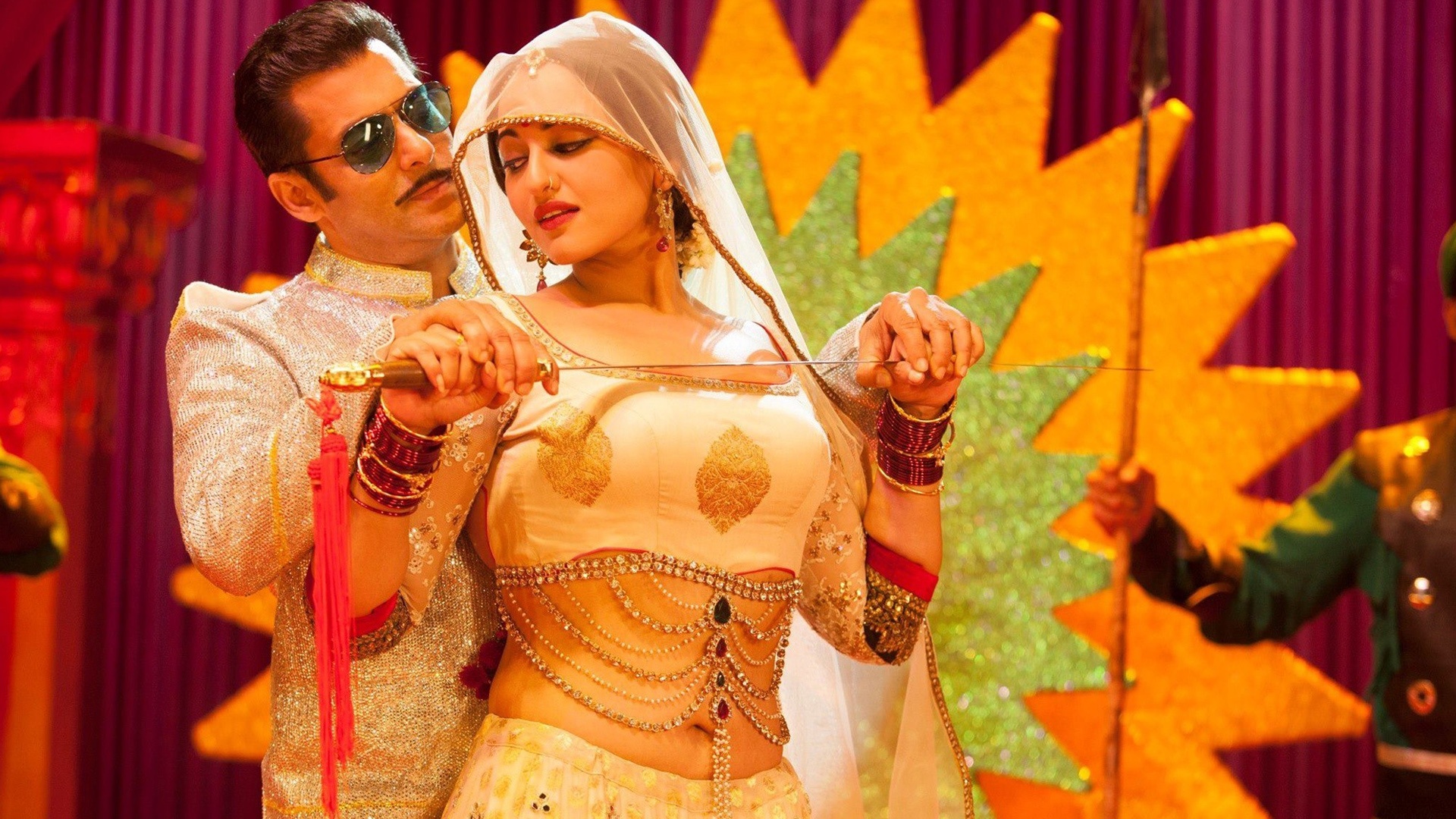 Wallpaper Sonakshi Sinha Salman Khan Couple Dabangg - Salman Sonakshi Sinha Dabangg - HD Wallpaper 
