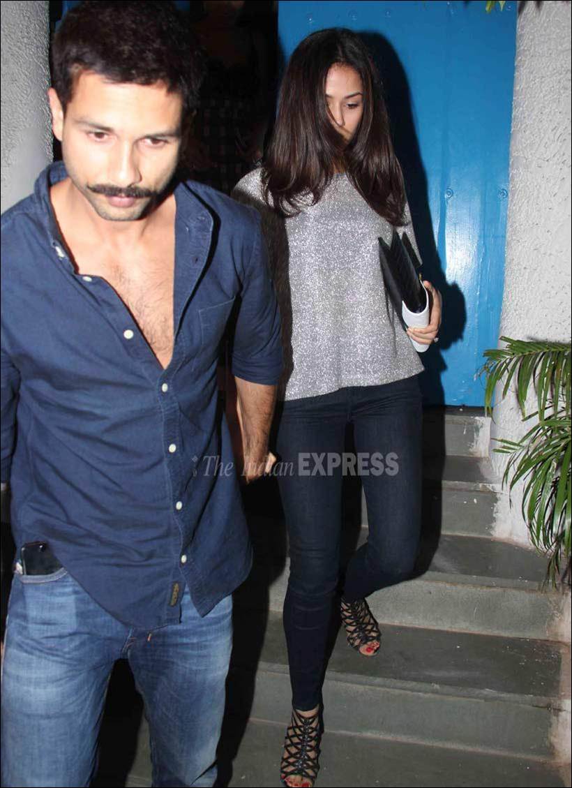 Shahid Kapoor, Shahid Kapoor Birthday, Happy Birthday - Shahid Kapoor Blue Shirt - HD Wallpaper 