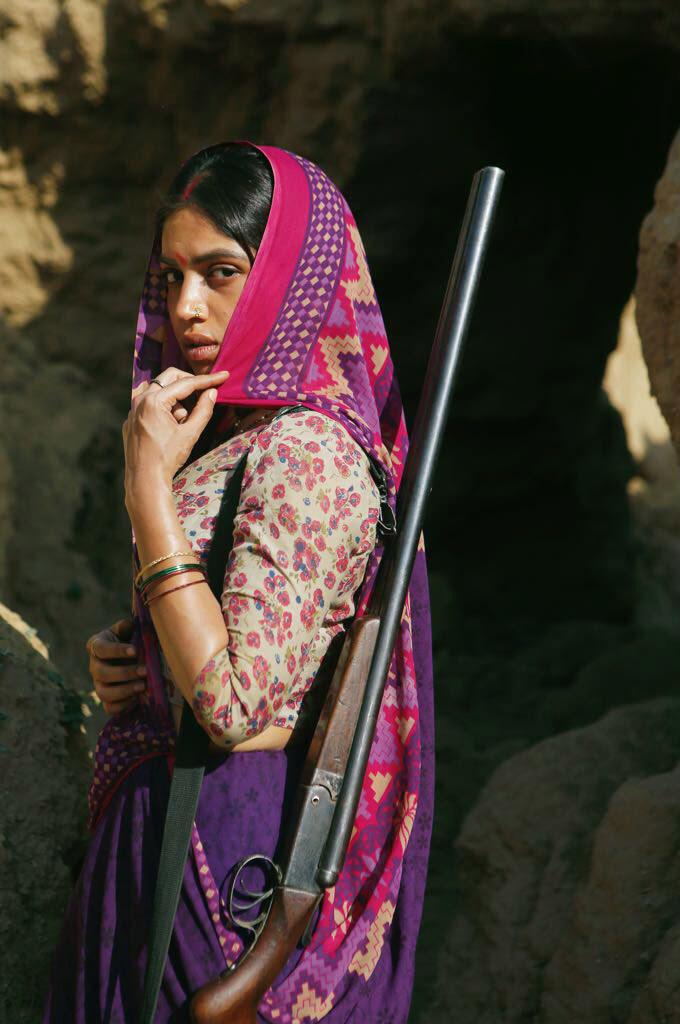Bhumi Pednekar Looks, Images In Song Chiriya Movie, - Bhumi Pednekar In Sonchiriya - HD Wallpaper 