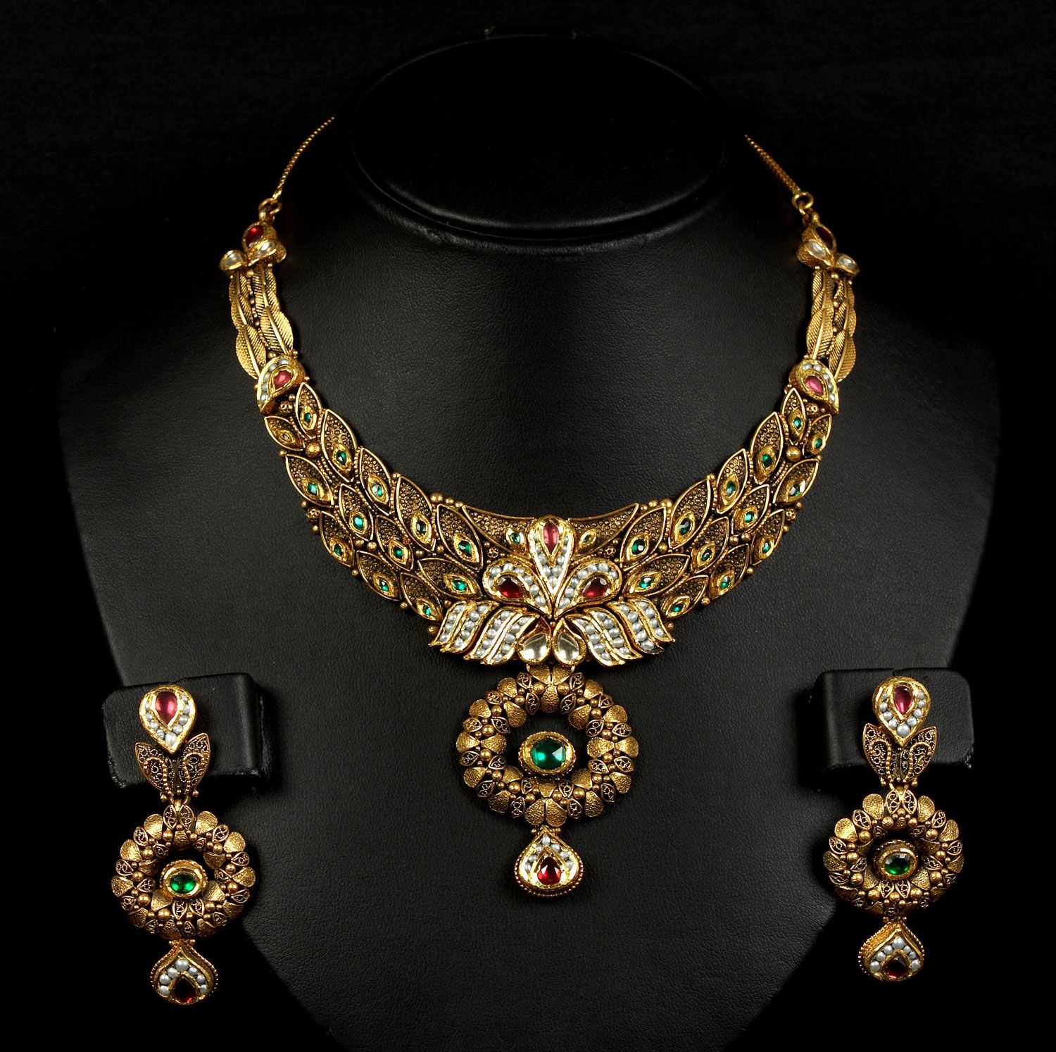 Beautiful Digining Neckless - HD Wallpaper 