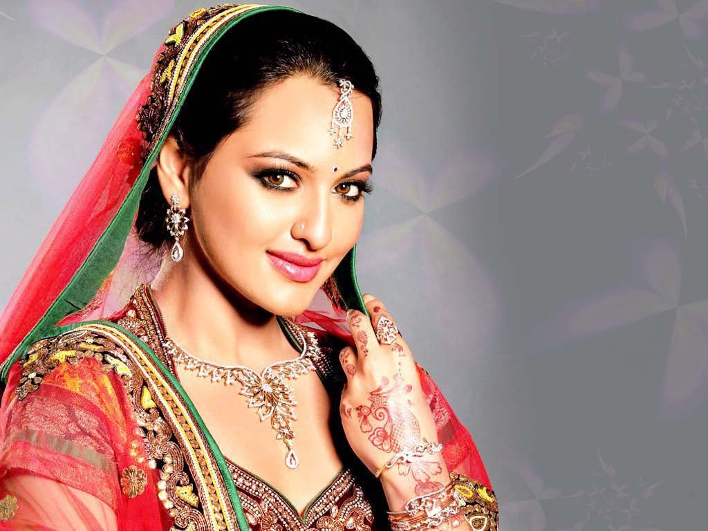 Sonakshi Sinha Photos Wallpaper - Sonakshi Sinha Wallpaper Hd Full - HD Wallpaper 