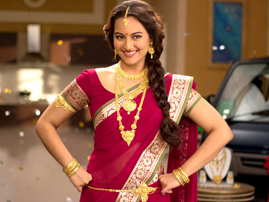 Sonakshi Sinha - Sonakshi Sinha Red Saree - HD Wallpaper 
