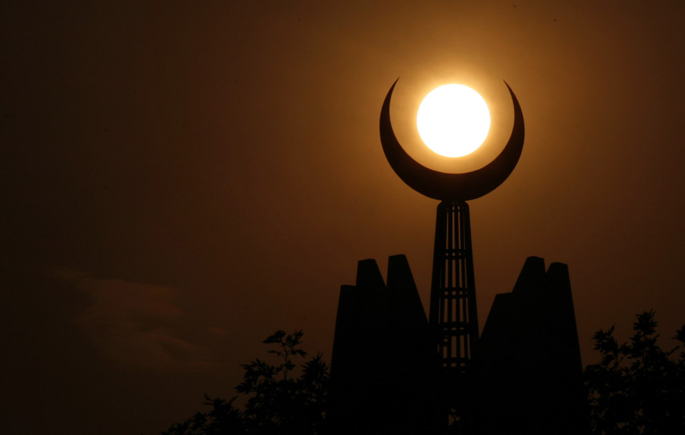 Islamic Crescent - HD Wallpaper 
