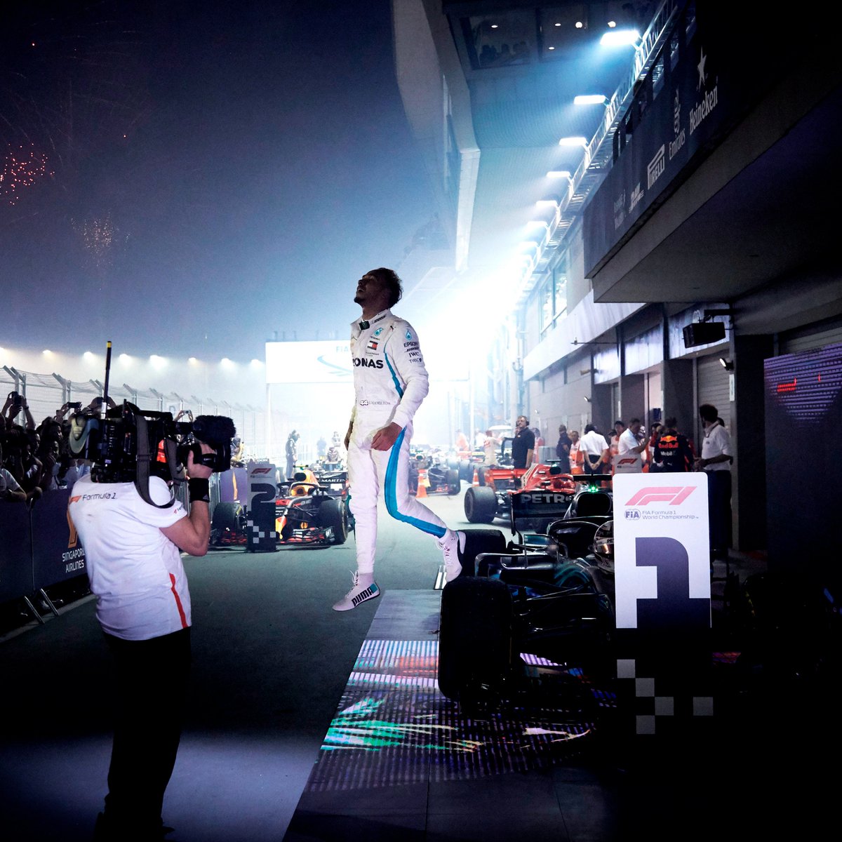 Lewis Hamilton Singapore 2018 - HD Wallpaper 