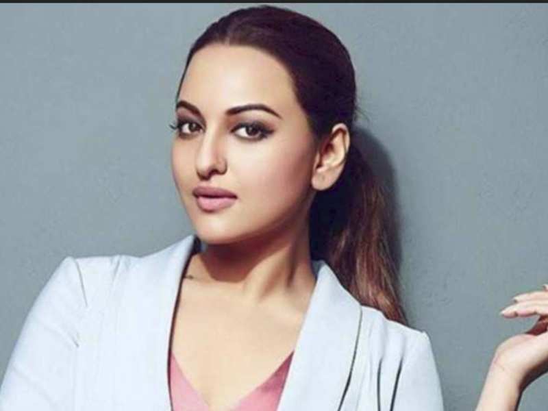 Sonakshi Sinha - HD Wallpaper 