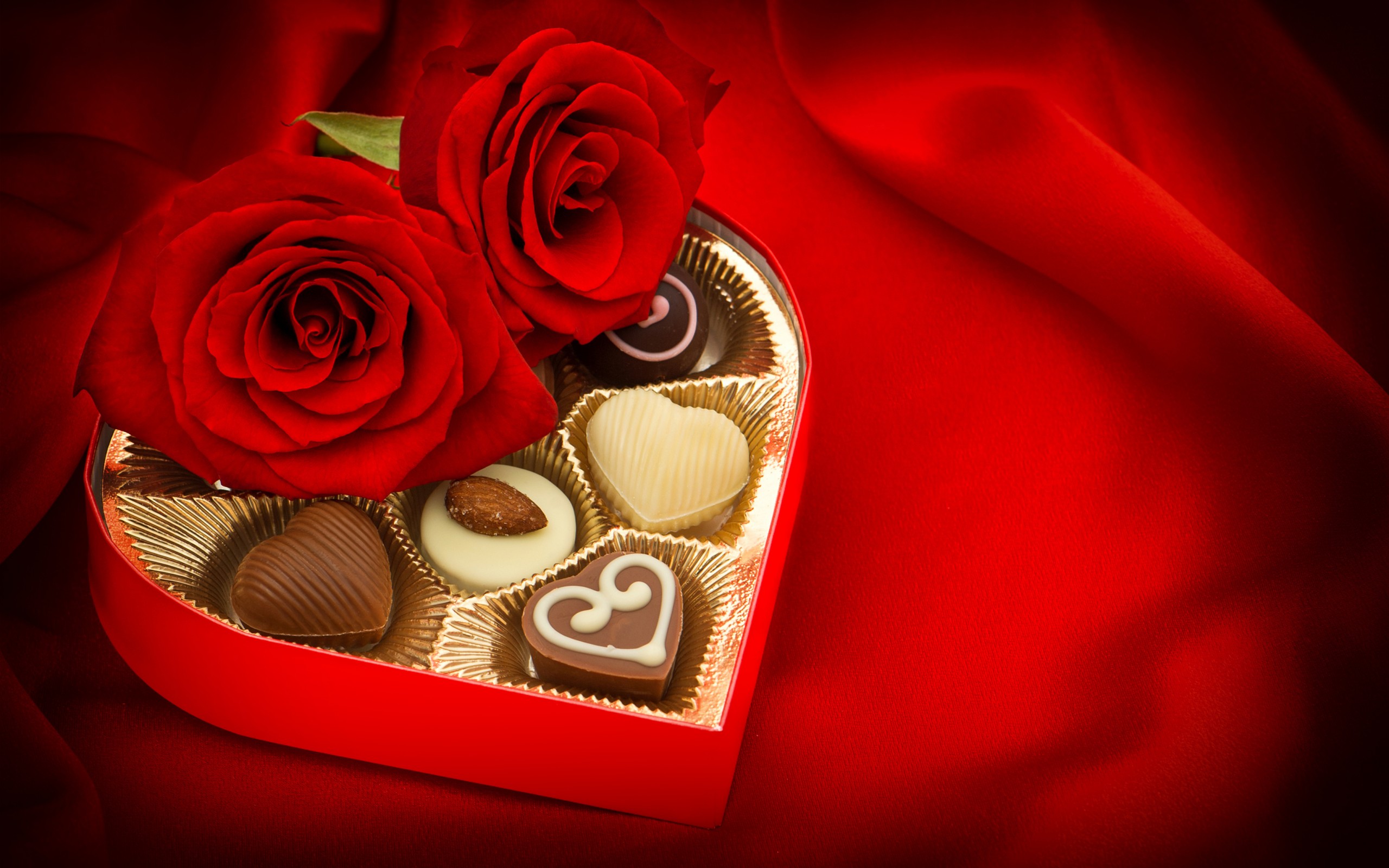 Chocolate Flowers Love Gift Wallpaper For Desktop Amp - Love Flower With  Chocolate - 2560x1600 Wallpaper 