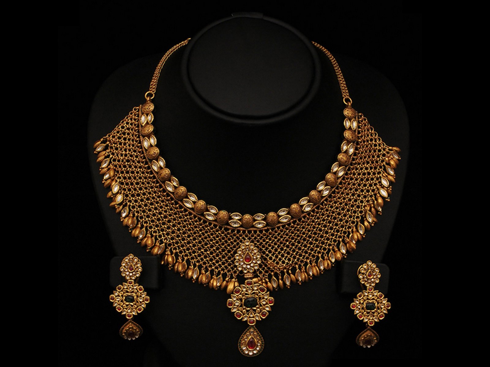 Beautiful Gold Necklace Hd Wallpaper - عقد هندي ذهب فخم - 1600x1200  Wallpaper 