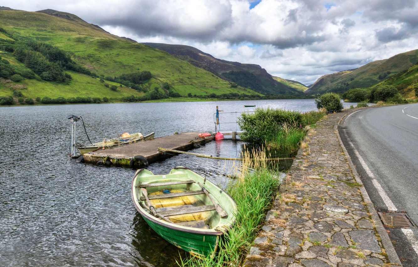 Photo Wallpaper Road, Mountains, Lake, Boats, Pier, - Snowdonia National Park - HD Wallpaper 