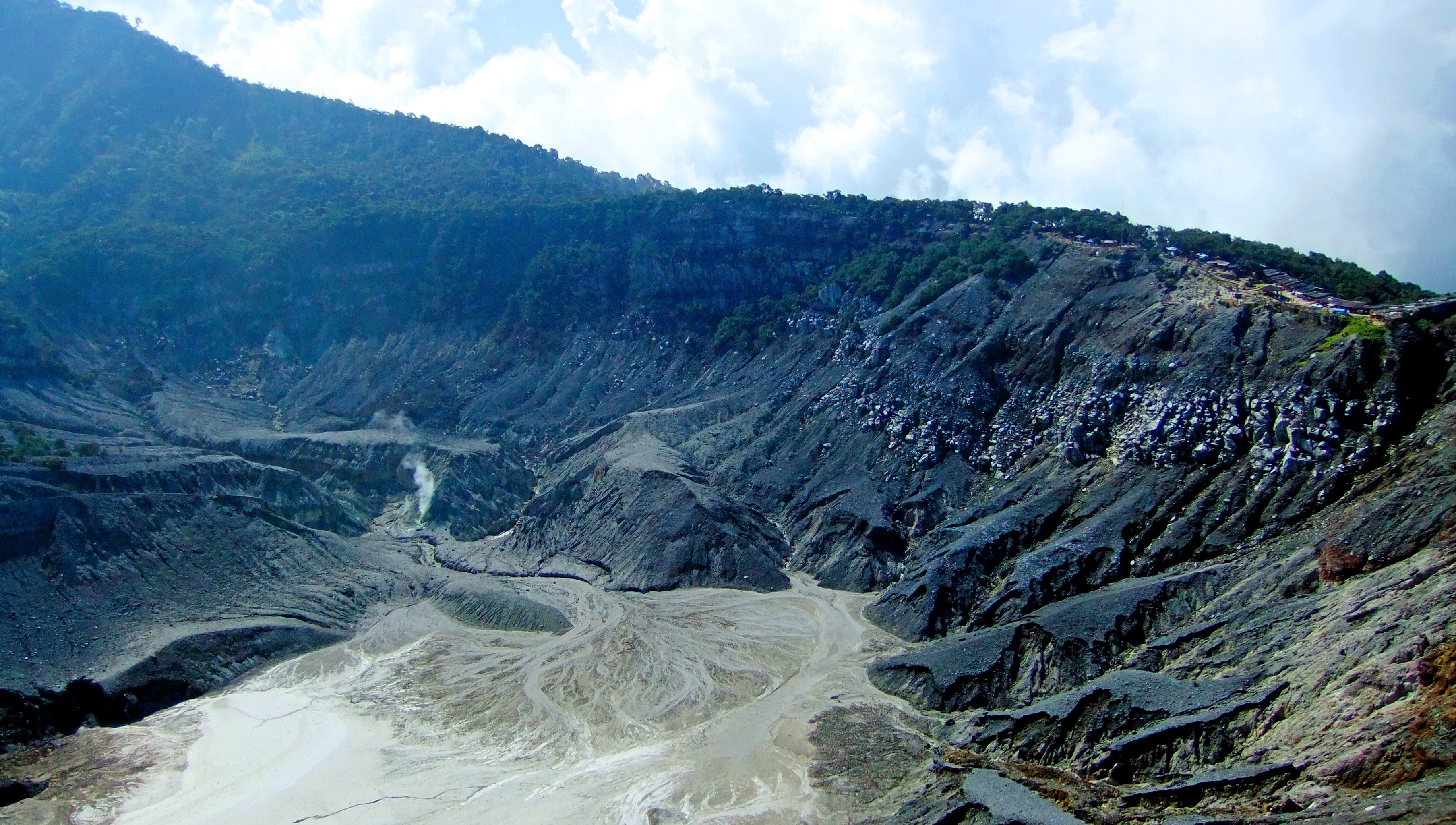 Gunung Tangkuban Parahu Hd - HD Wallpaper 